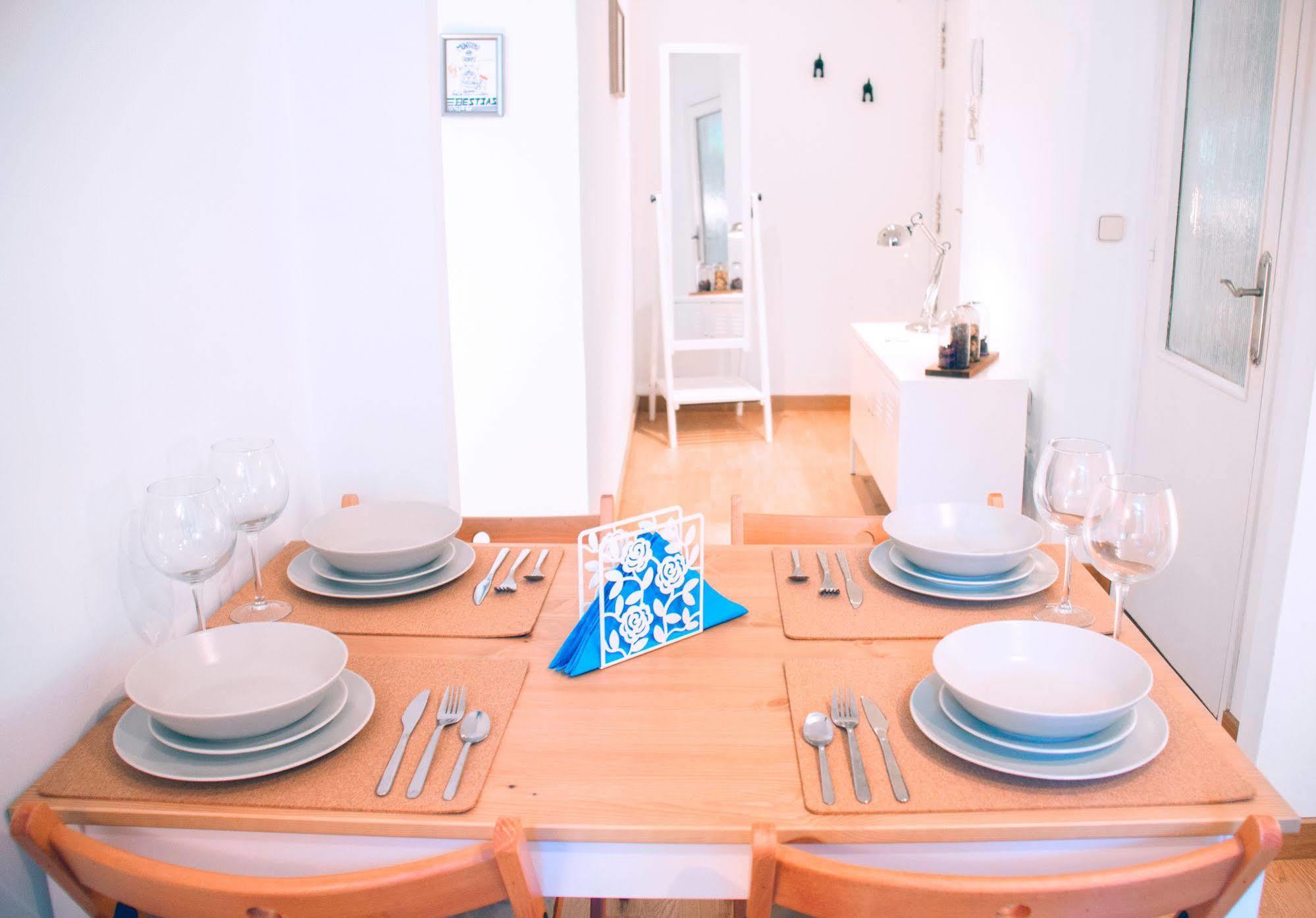 Lollipop Flats City Centre Deluxe Suite Мадрид Екстериор снимка