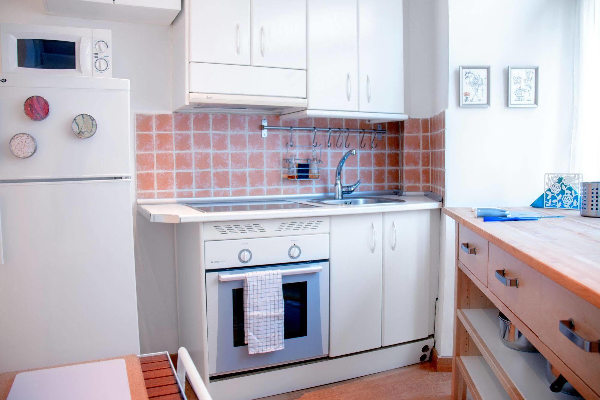 Lollipop Flats City Centre Deluxe Suite Мадрид Екстериор снимка